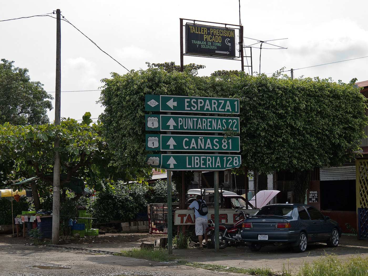 Green Route 1 highway signs listing distances to Puntarenas, Canas and Liberia