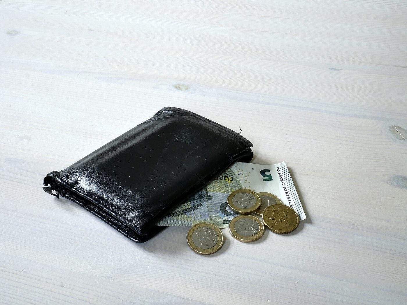 Open wallet with cash, since daily life in Costa Rica often means carrying two currencies