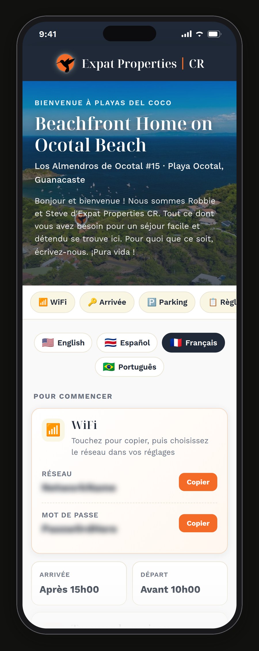 Le guide voyageur de Los Almendros de Ocotal 15 sur un telephone: l ecran d accueil, les raccourcis vers chaque section, les quatre langues disponibles, la carte WiFi avec le reseau et le mot de passe floutes, et les horaires d arrivee et de depart.